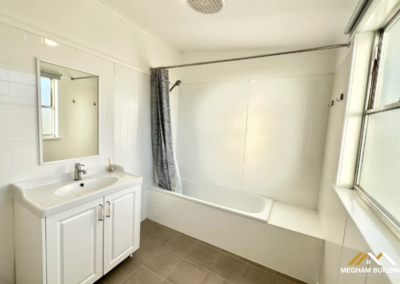 country-cottage-bathroom